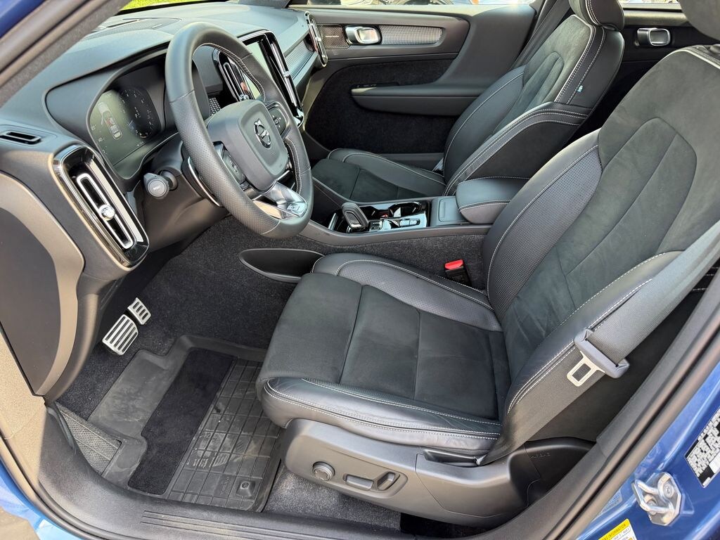 Used 2020 Volvo XC40 R-Design SUV