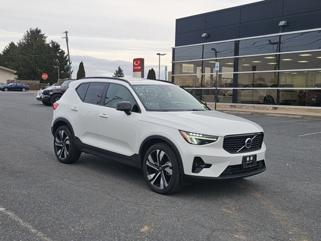 Certified 2023 Volvo XC40 B5 Plus Dark Theme SUV