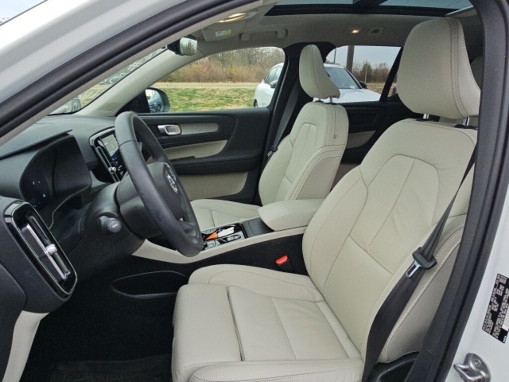 Certified 2023 Volvo XC40 B5 Plus Dark Theme SUV