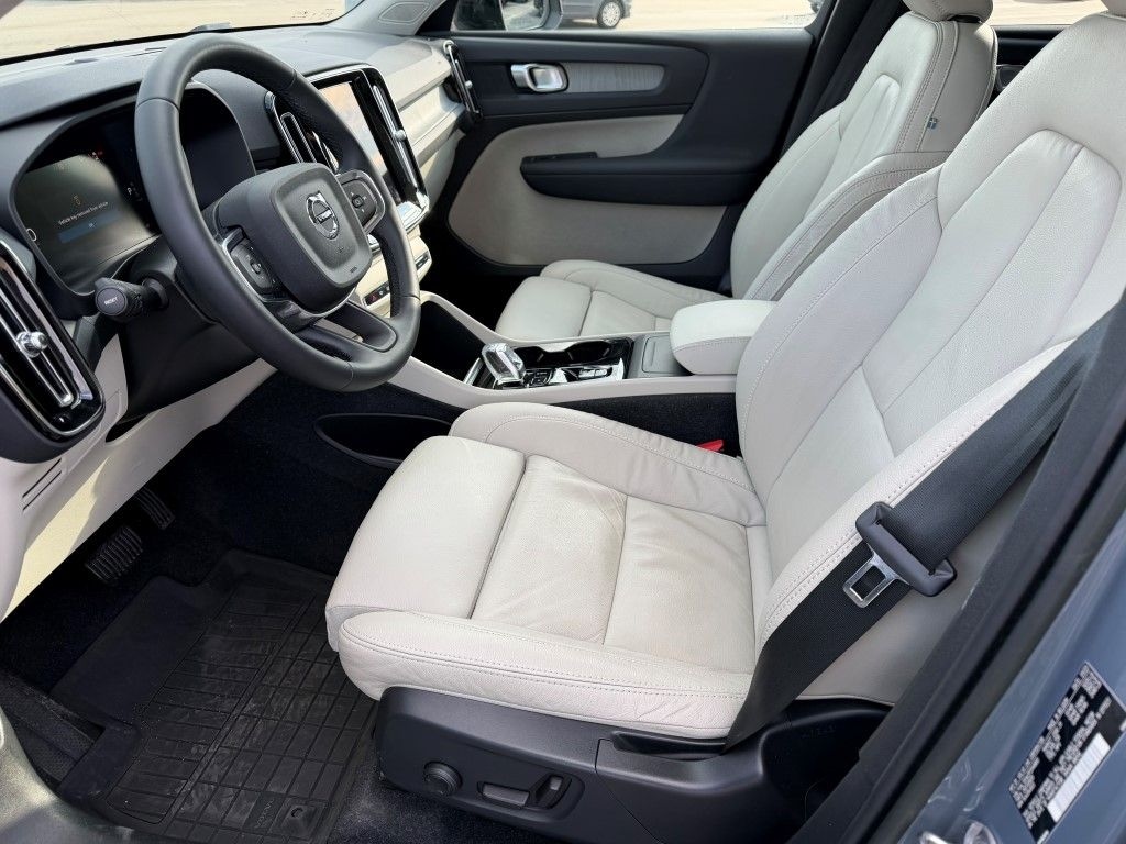Certified 2023 Volvo XC40 B5 Plus Dark Theme SUV