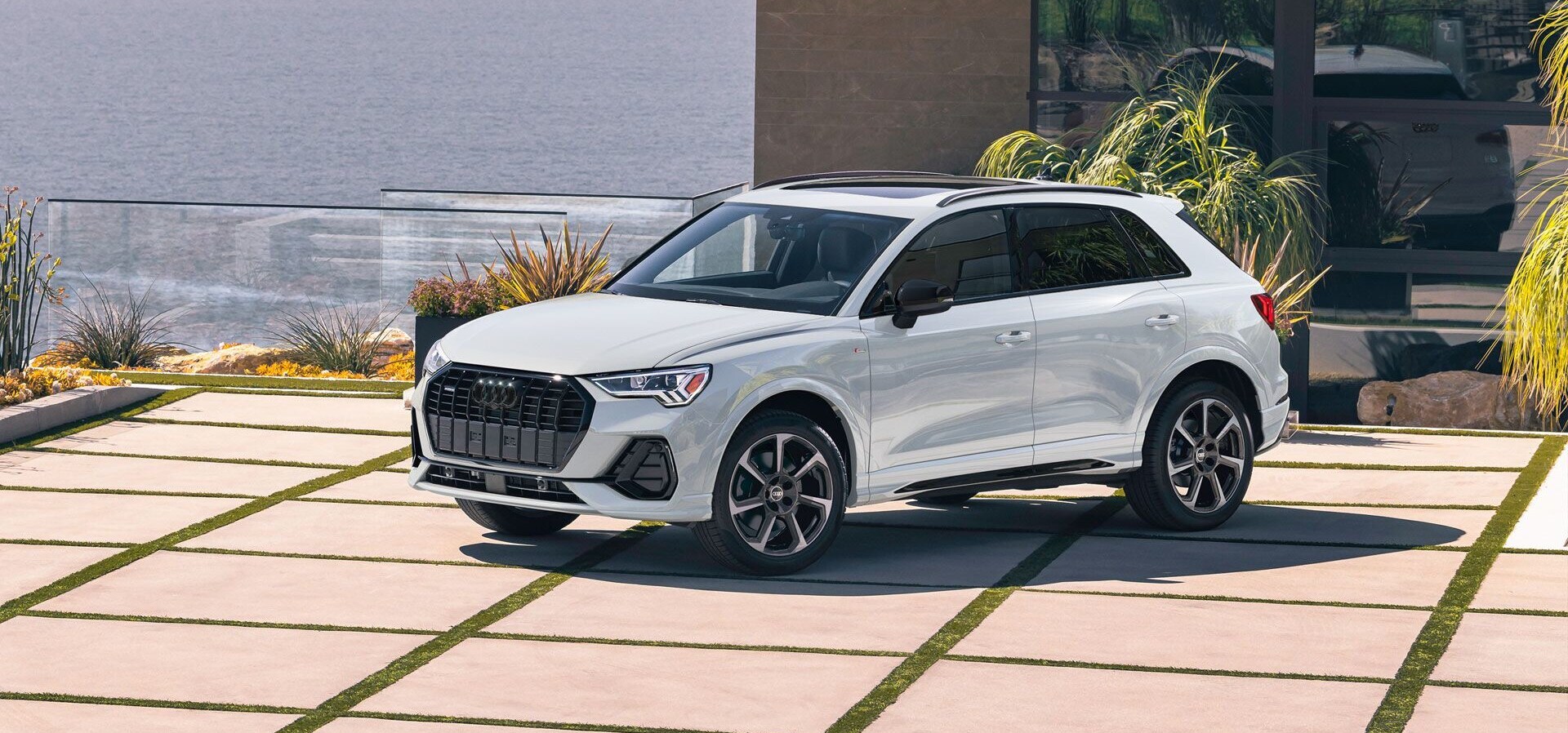 Audi Q3 banner