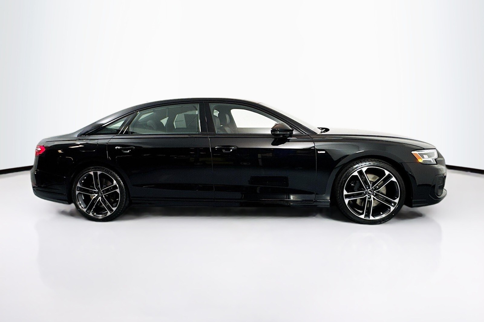 2025 Audi A8 L 55 TFSI Quattro photo 4