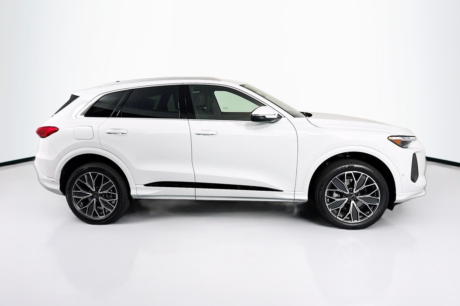 2025 Audi Q5 Premium Plus photo 4