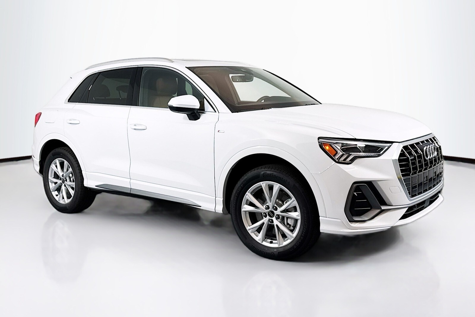 2025 Audi Q3 S line Premium Plus photo 3