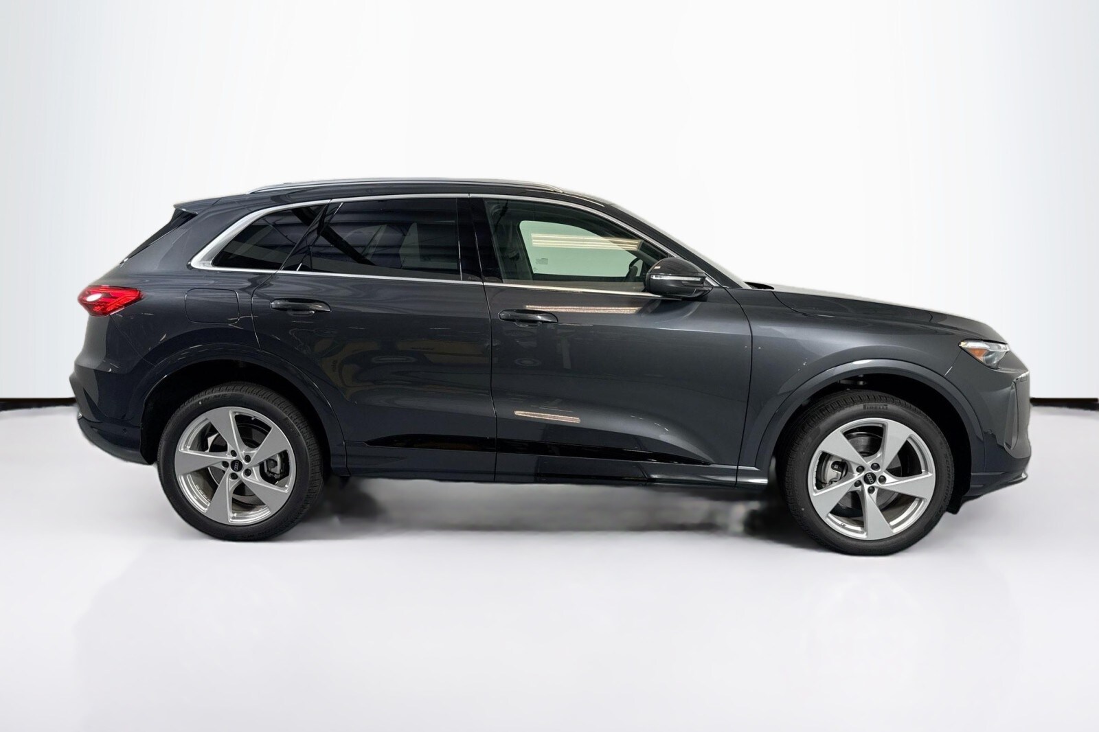 2025 Audi Q5 2.0T Premium Plus photo 4