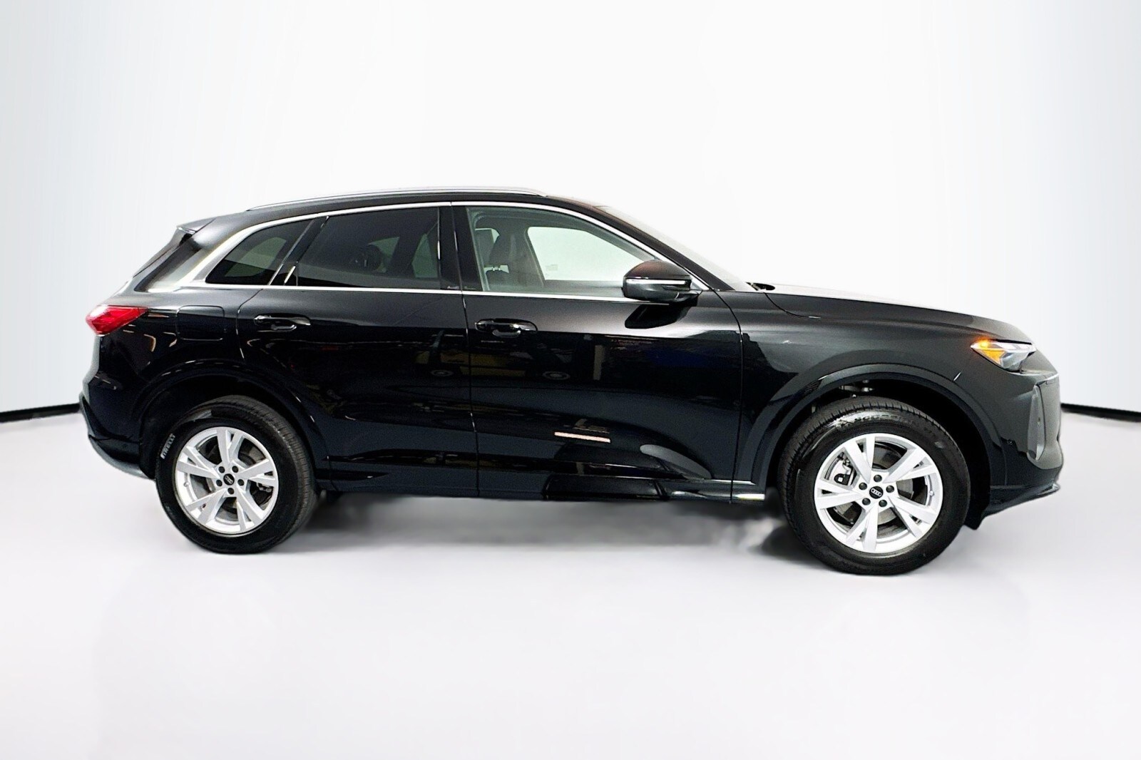 2025 Audi Q5 Premium TFSI photo 4