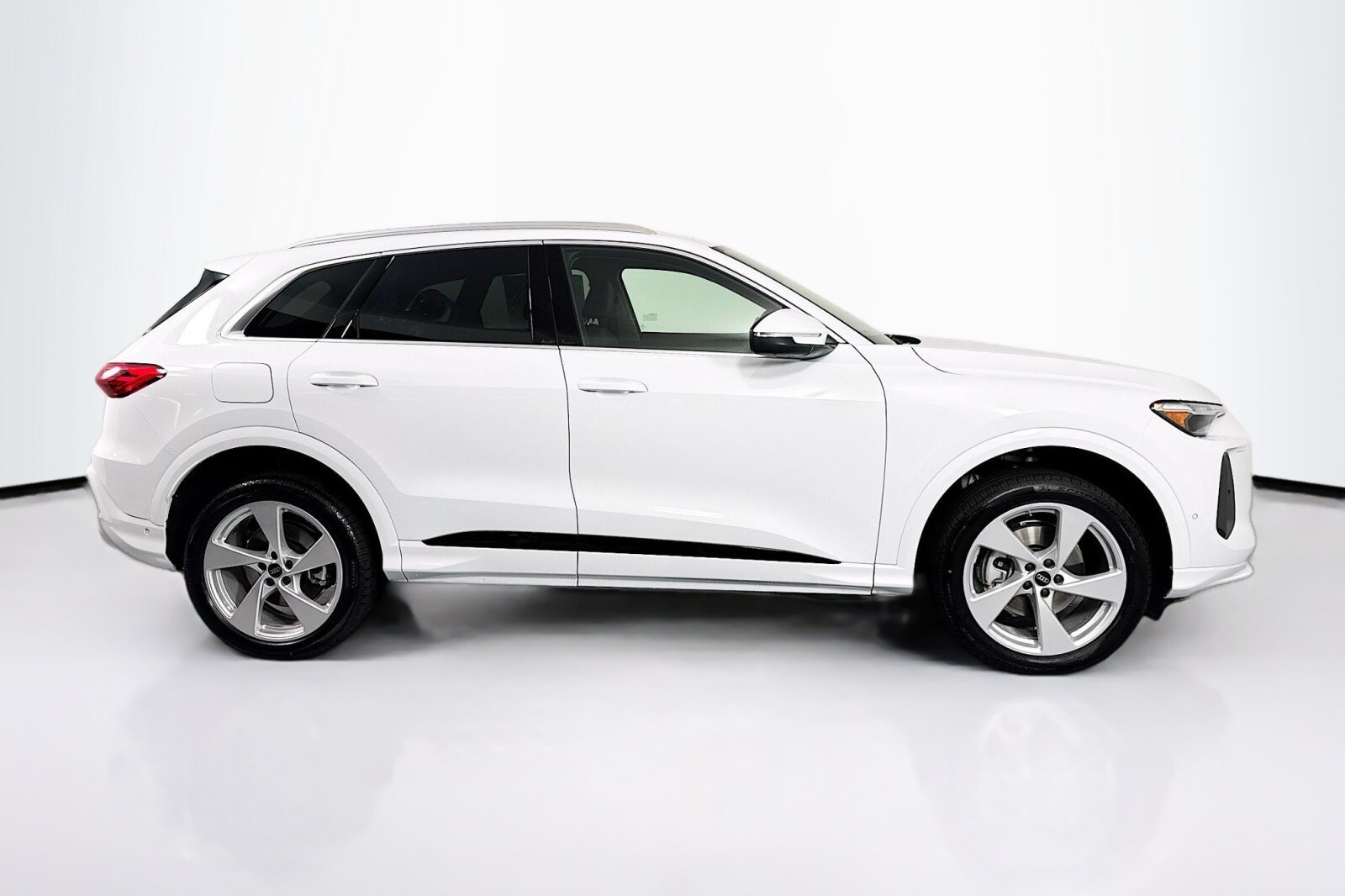 2025 Audi Q5 Premium Plus photo 4