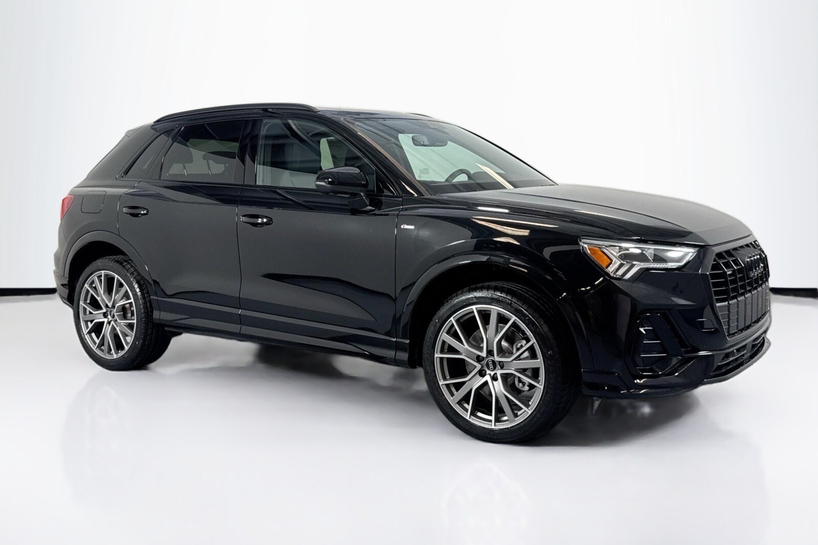 2025 Audi Q3 S line Premium Plus 45 TFSI photo 3