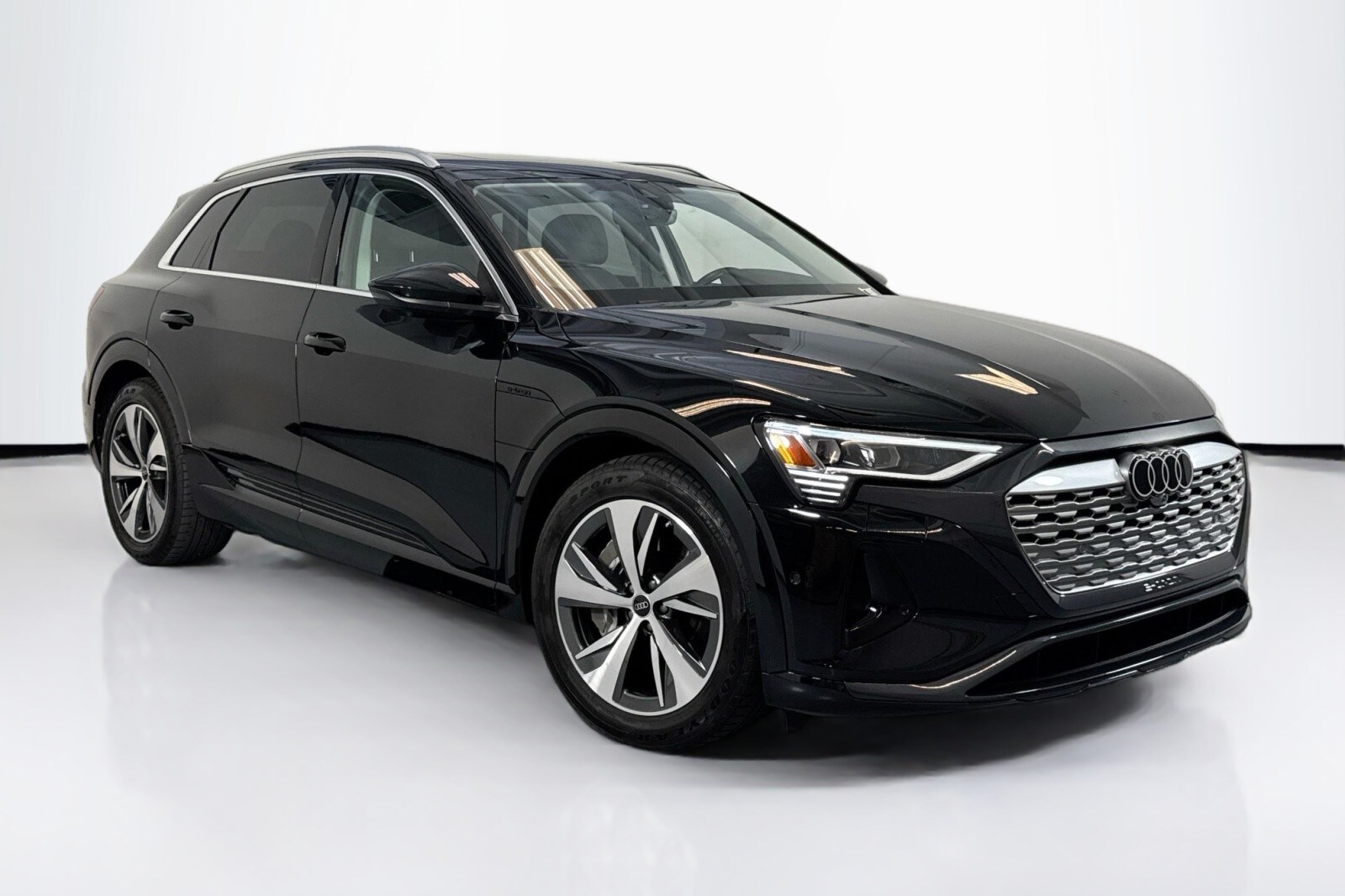 2024 Audi Q8 E-tron Premium Plus photo 3