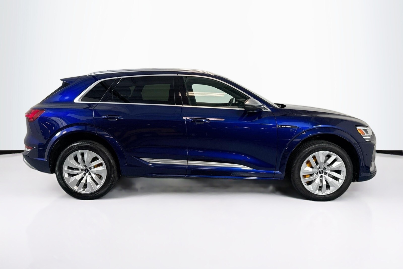 2022 Audi e-tron Premium Plus photo 3