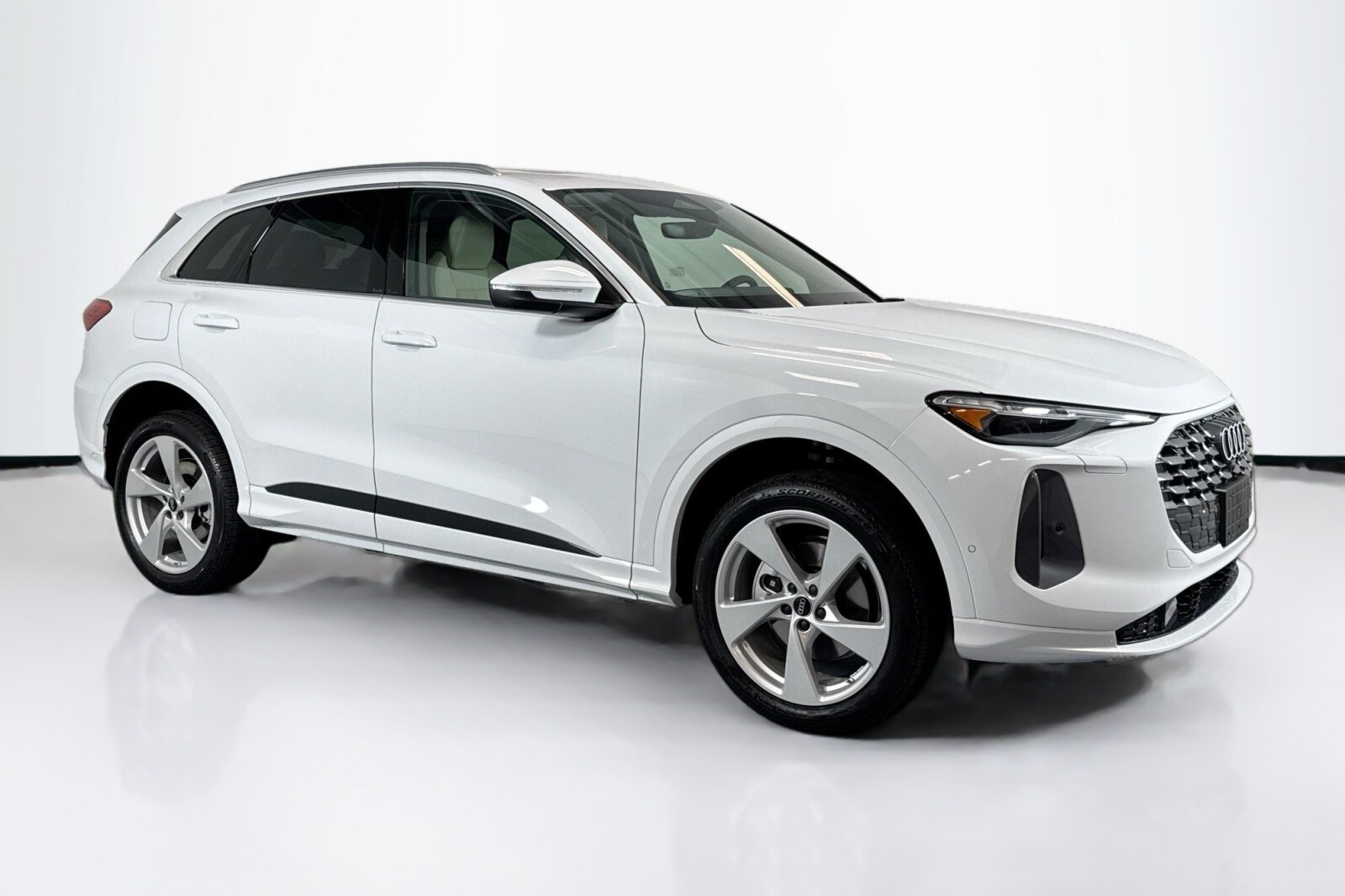 2025 Audi Q5 2.0T Premium Plus photo 3