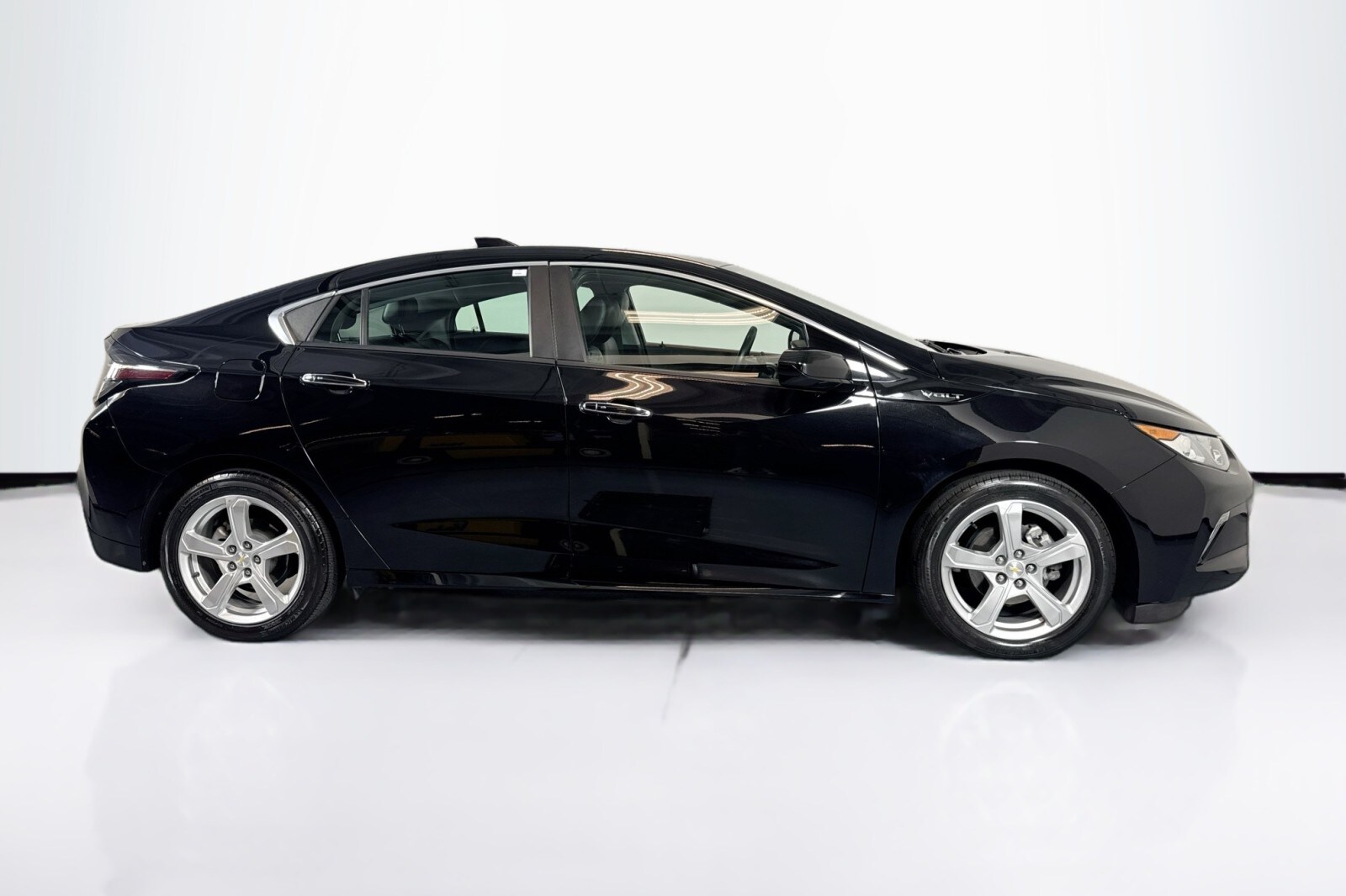 2019 Chevrolet Volt LT photo 4