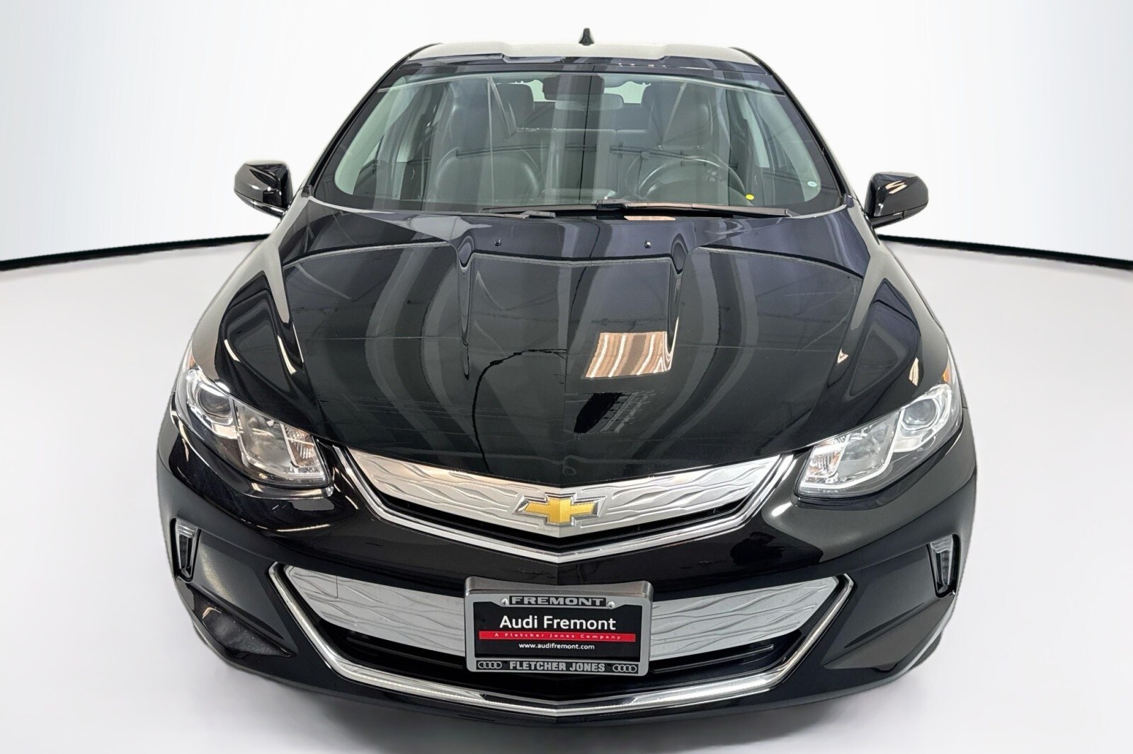 2019 Chevrolet Volt LT photo 2
