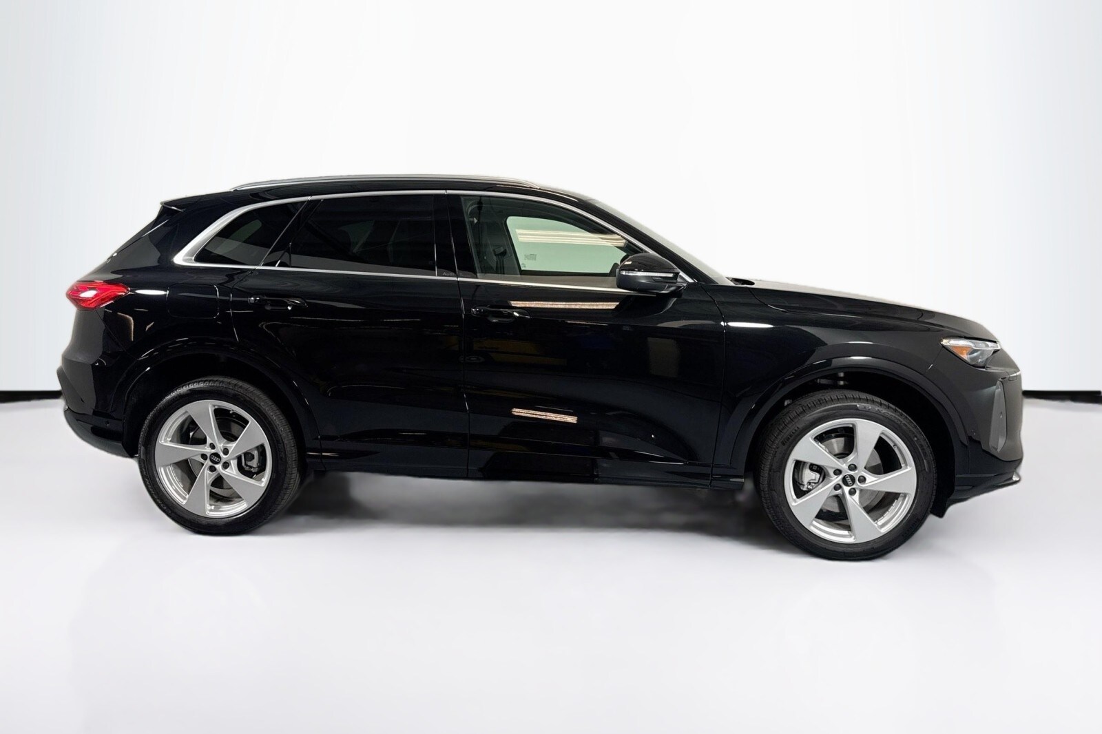 2025 Audi Q5 2.0T Premium Plus photo 4