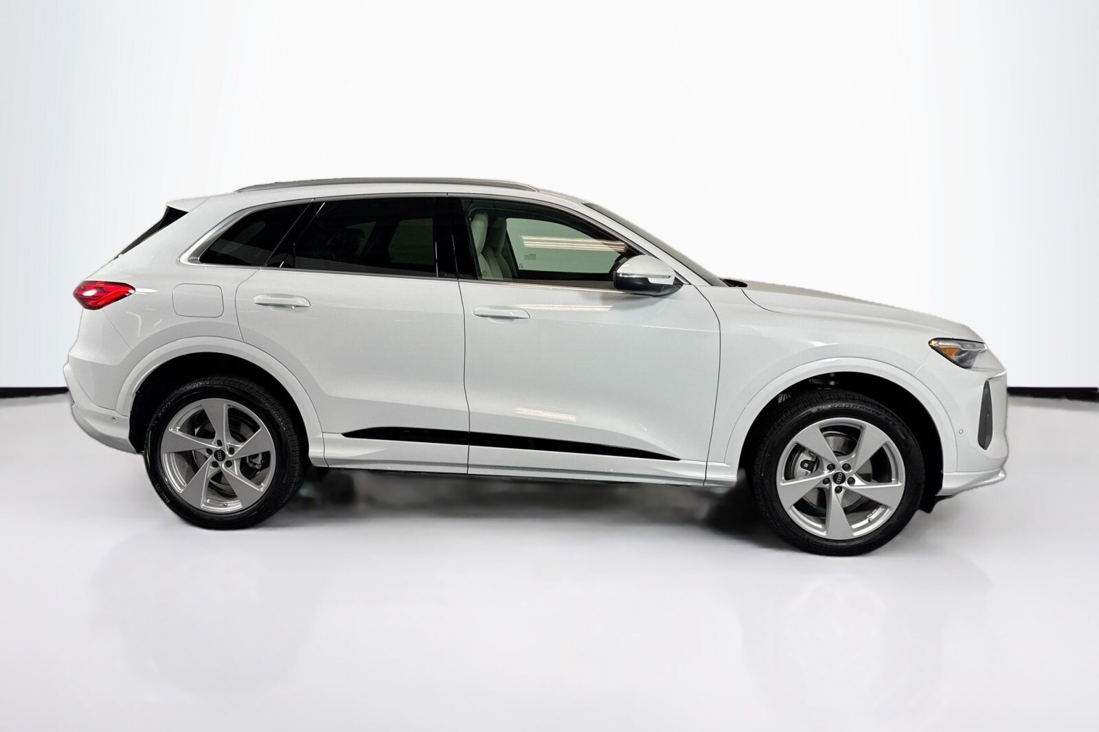2025 Audi Q5 2.0T Premium Plus photo 4