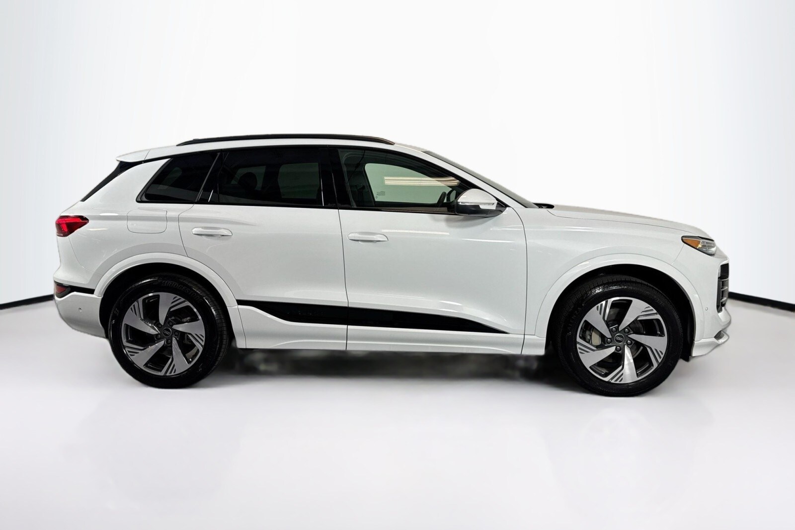 2025 Audi Q6 E-tron Premium Plus photo 3