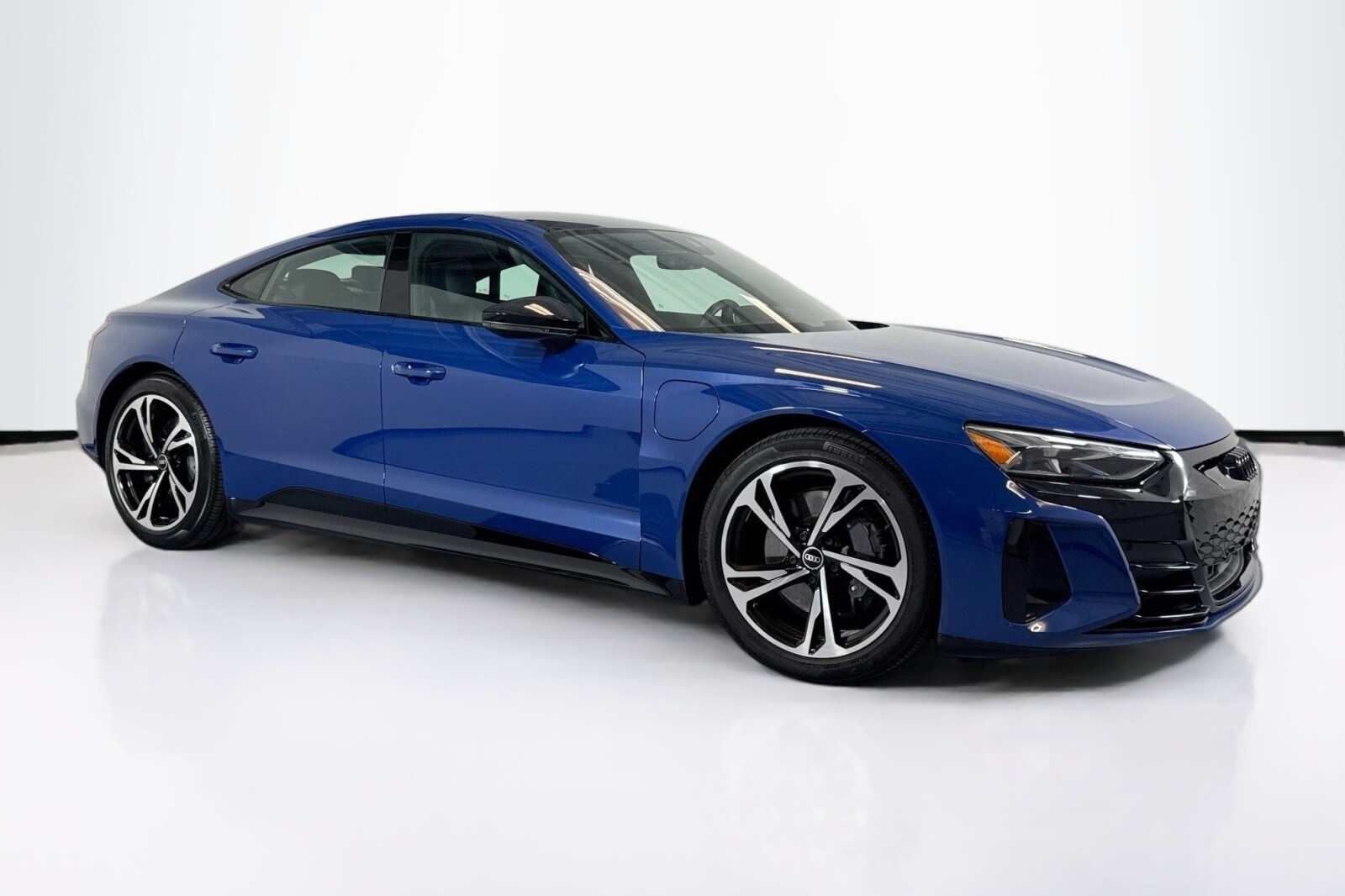 2022 Audi e-tron GT Premium Plus photo 3