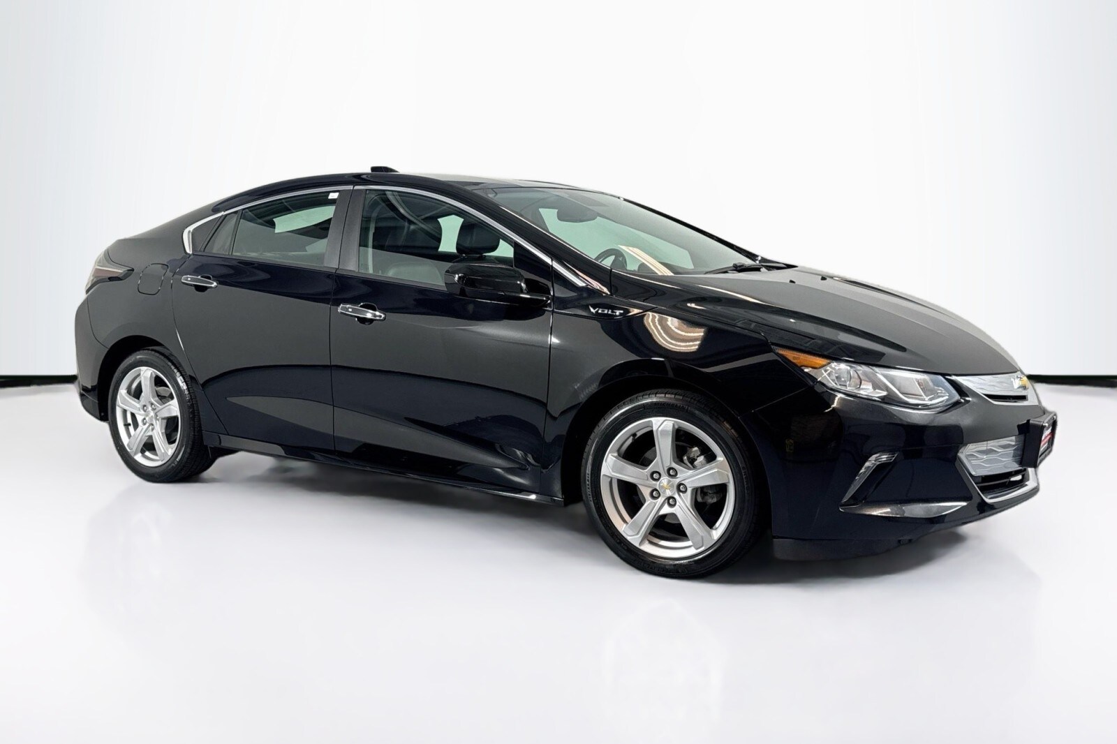 2019 Chevrolet Volt LT photo 3