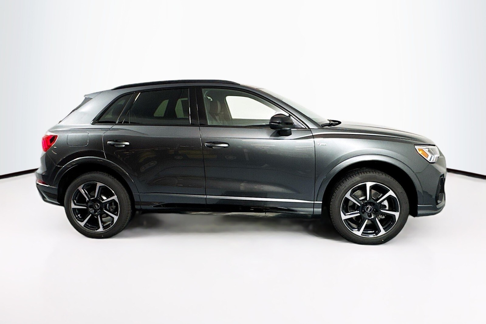 2025 Audi Q3 S line Premium Plus photo 4
