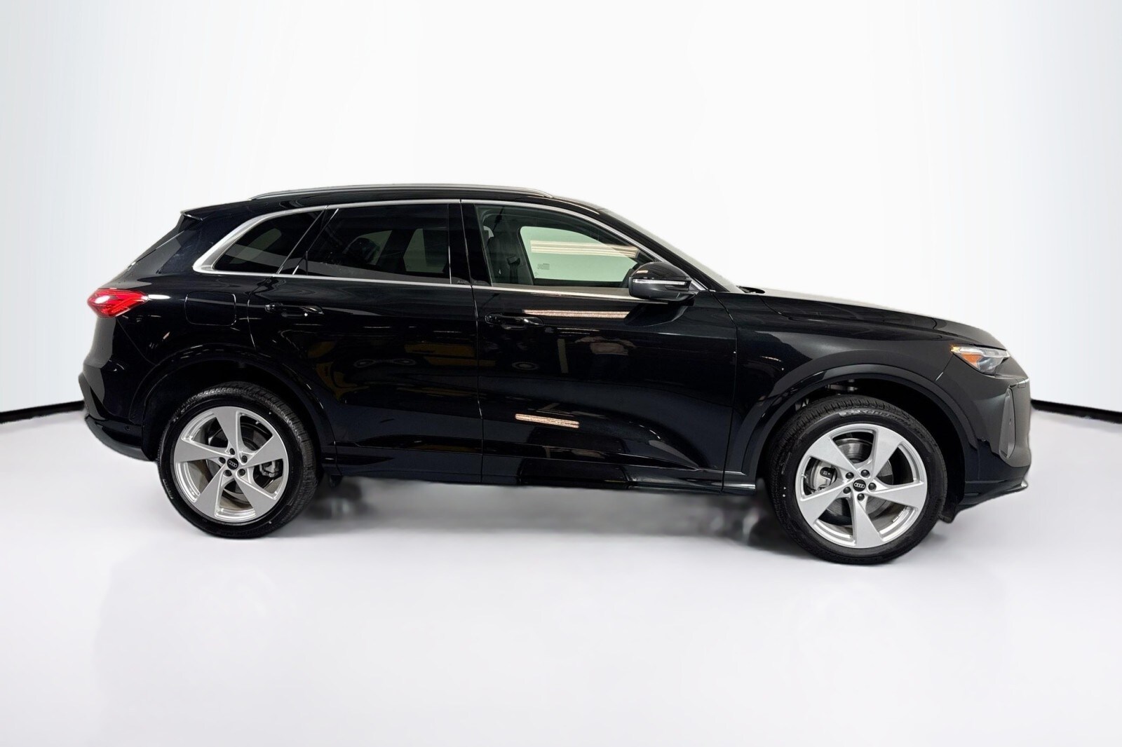 2025 Audi Q5 2.0T Premium Plus photo 4