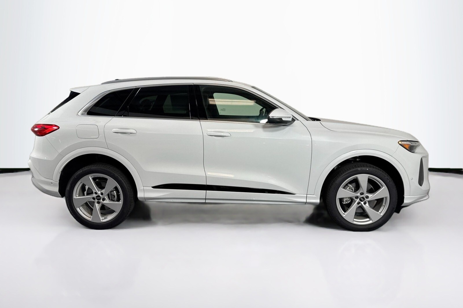 2025 Audi Q5 2.0T Premium Plus photo 3