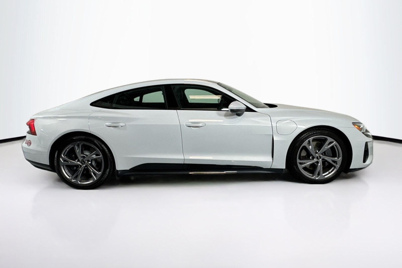 2023 Audi e-tron GT Premium Plus photo 4