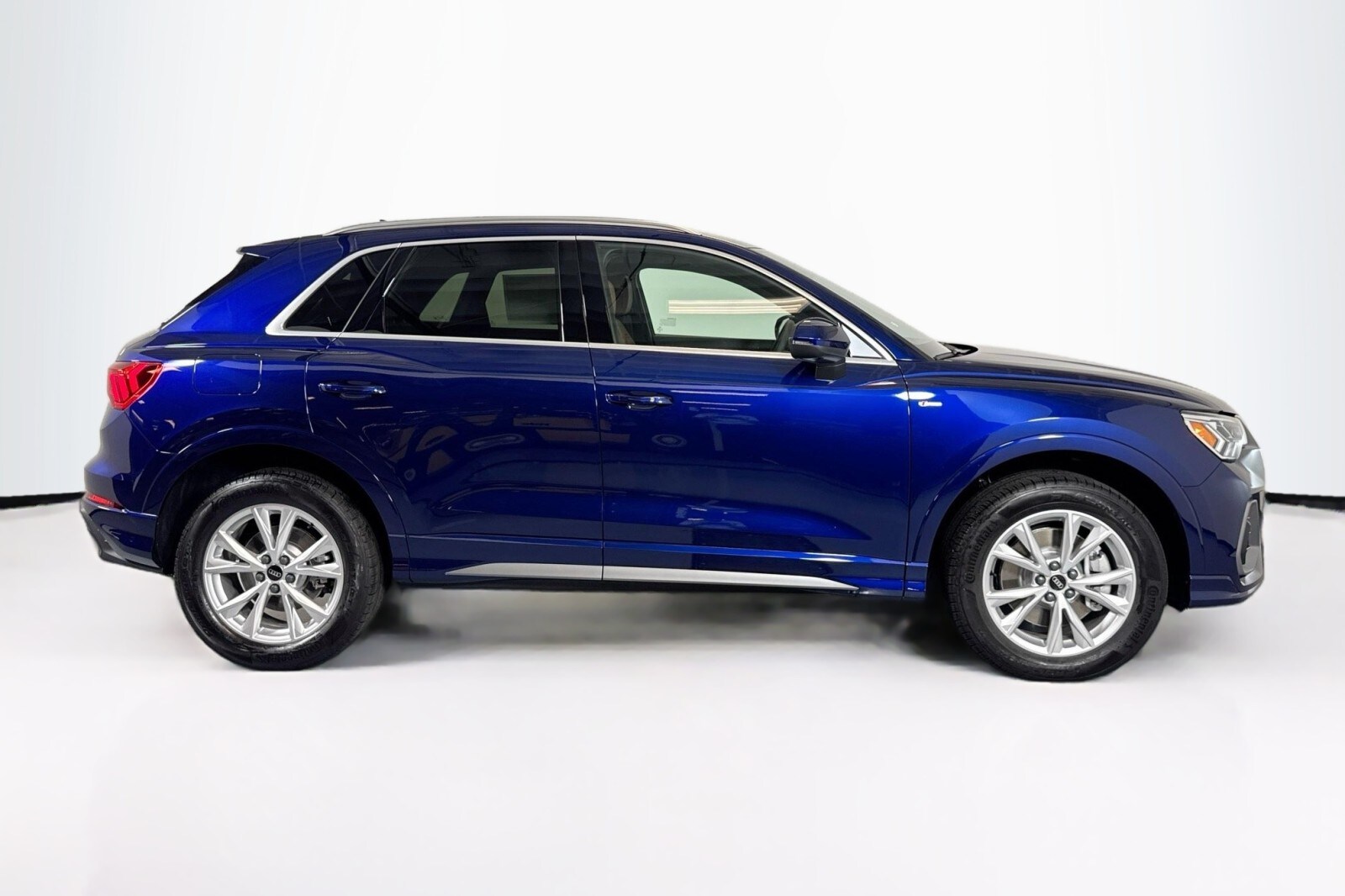 2025 Audi Q3 S line Premium Plus 45 TFSI photo 4