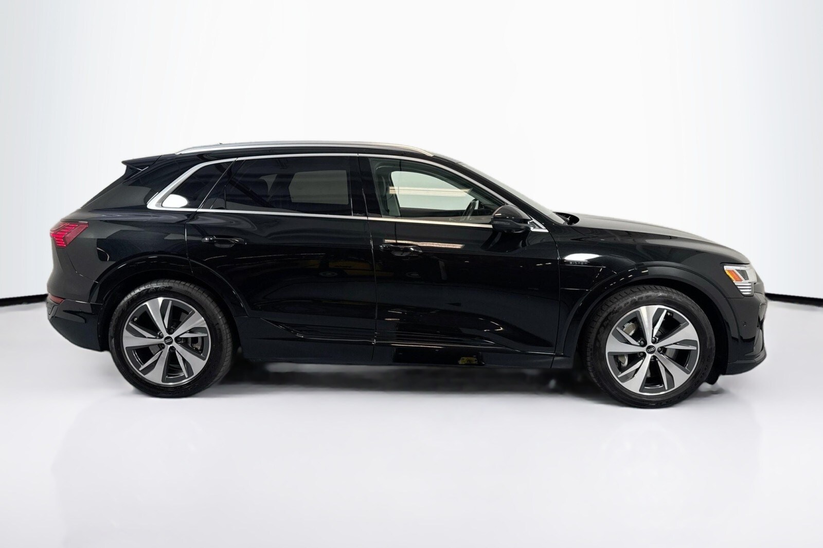 2024 Audi Q8 E-tron Premium Plus photo 4