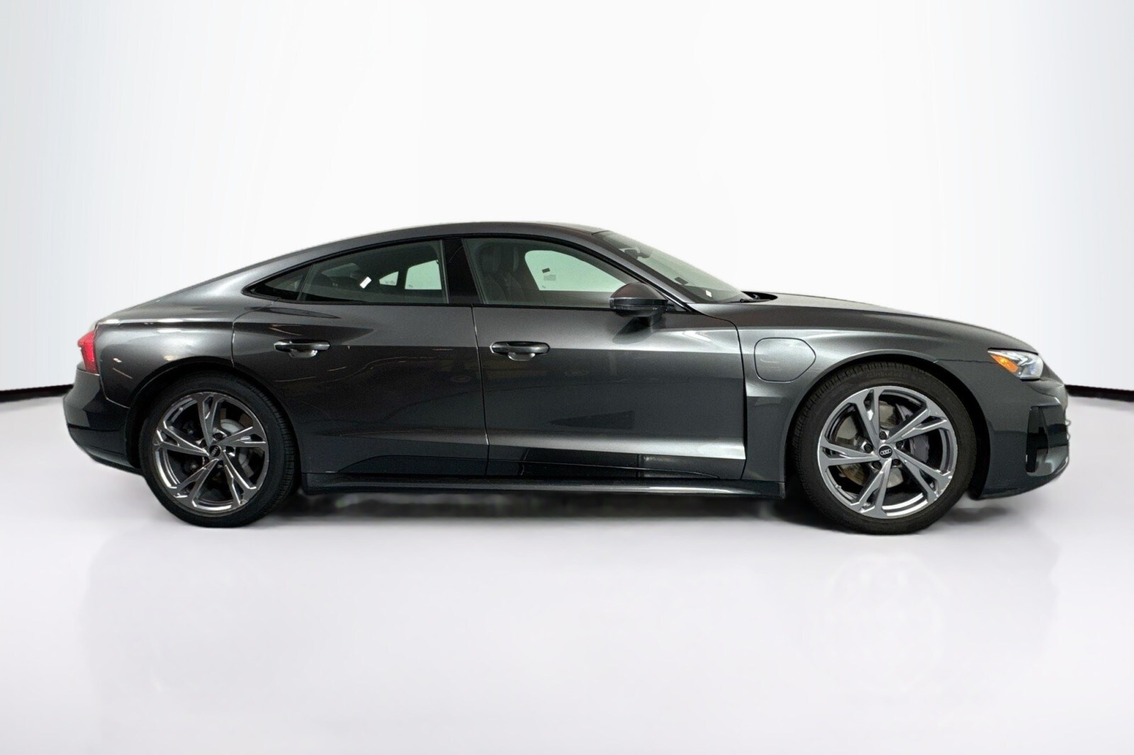 2022 Audi e-tron GT Premium Plus photo 4