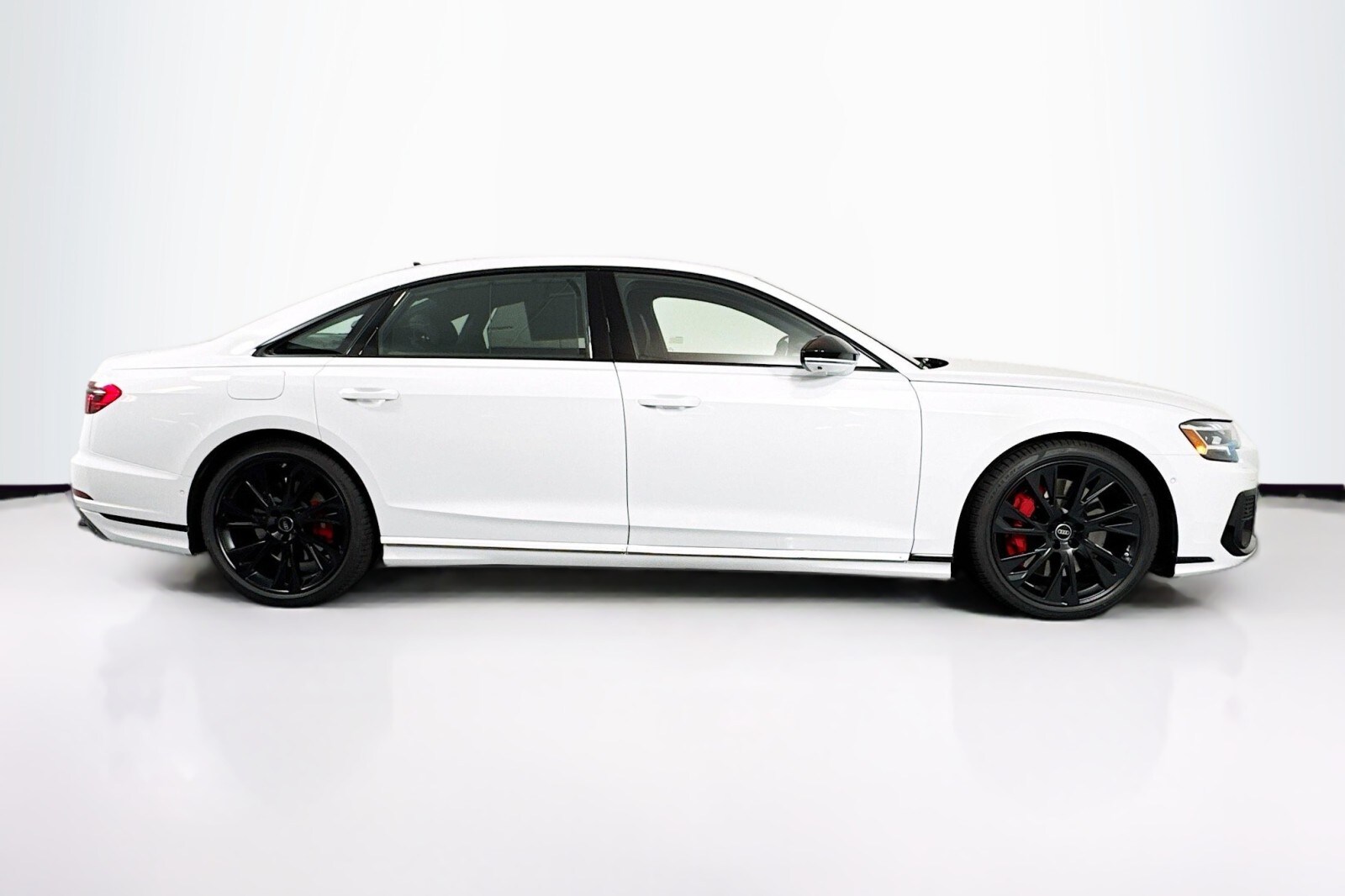 2025 Audi S8 Quattro photo 4