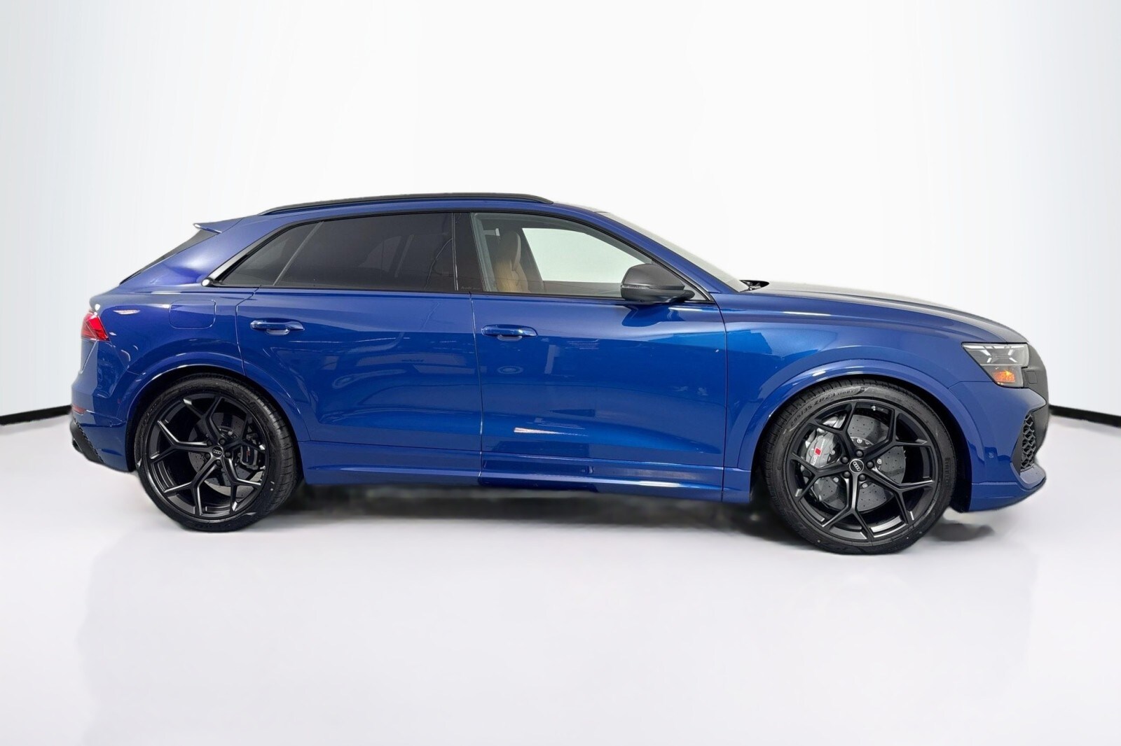 2025 Audi RS Q8 photo 4