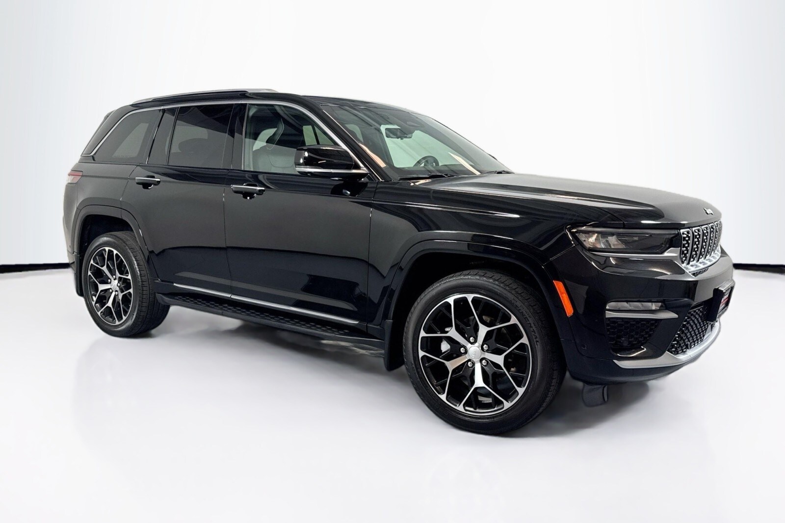 2022 Jeep Grand Cherokee Summit photo 3
