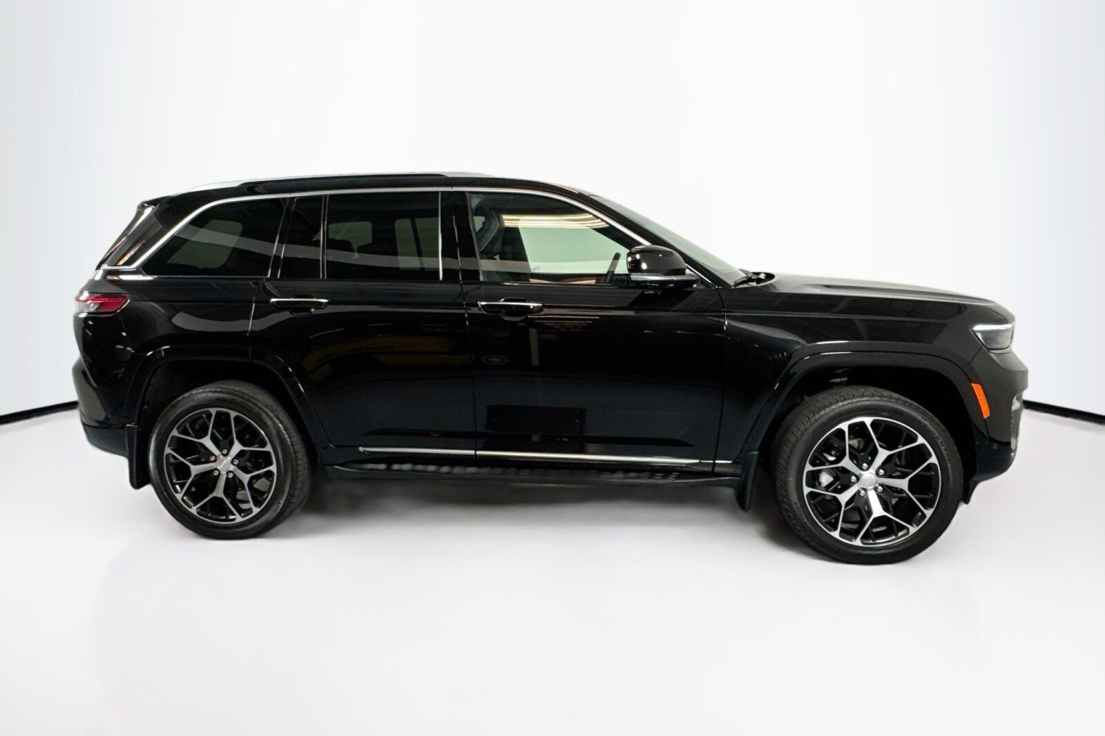 2022 Jeep Grand Cherokee Summit photo 4