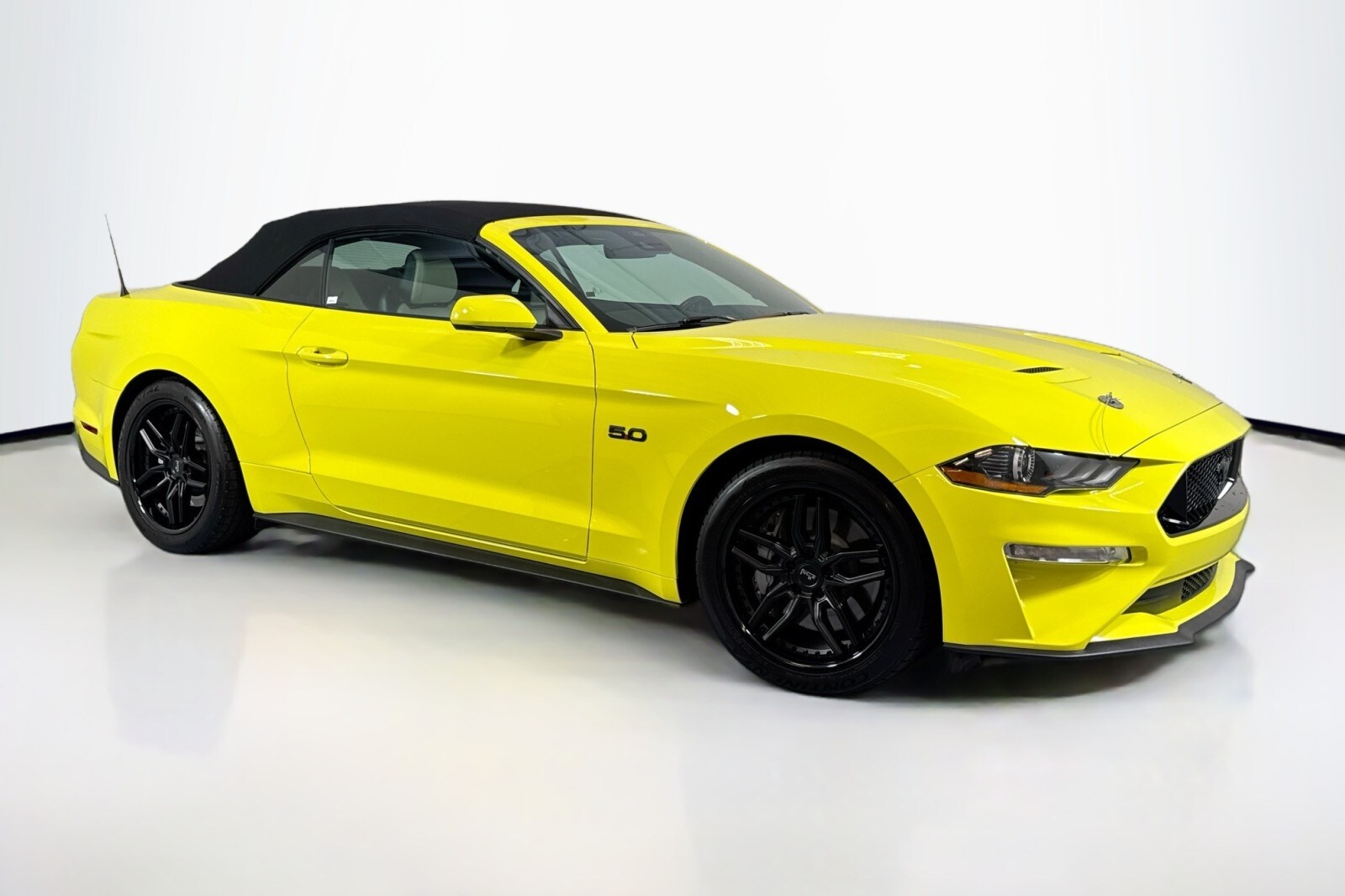 2021 Ford Mustang GT Premium photo 3