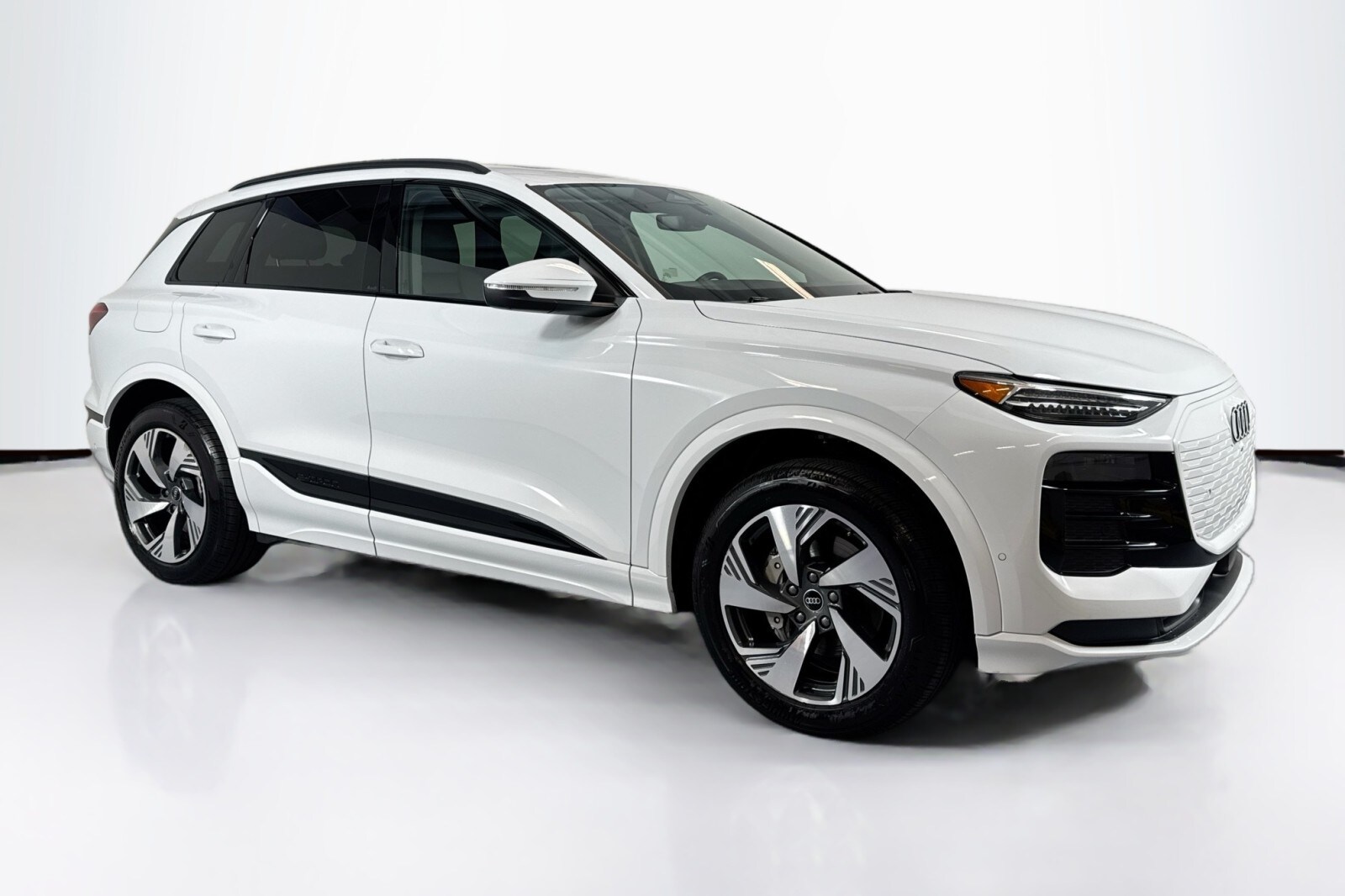 2025 Audi Q6 E-tron Premium Plus photo 2