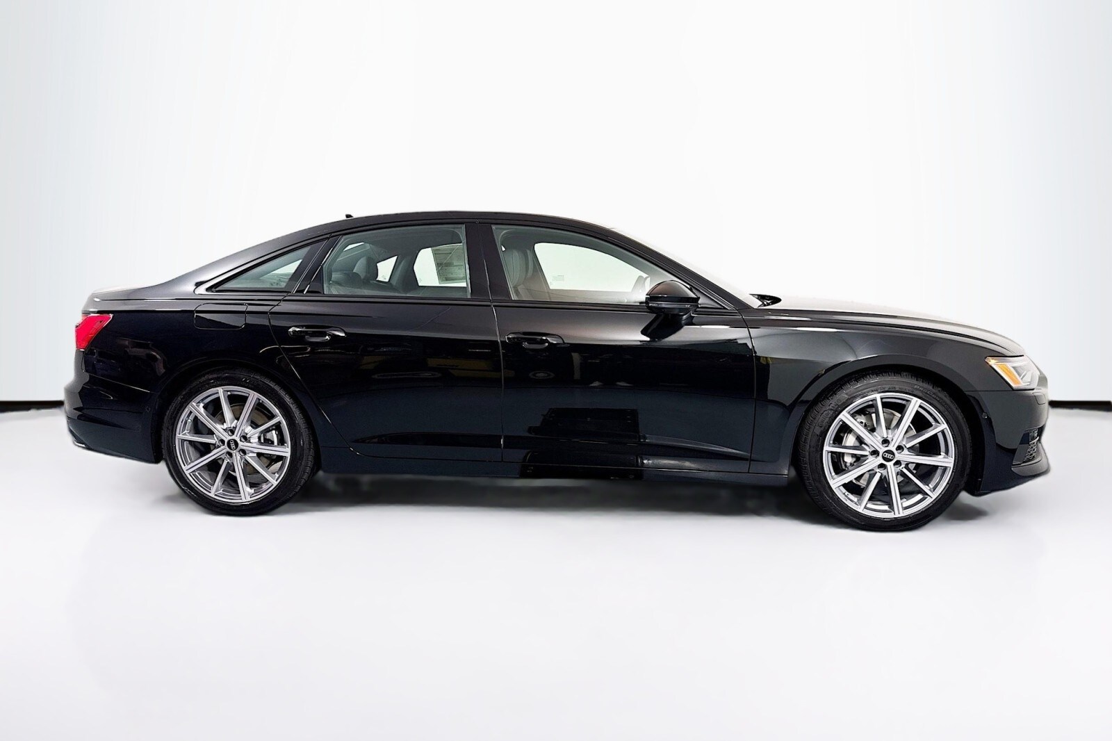 2025 Audi A6 Quattro Premium Plus photo 4