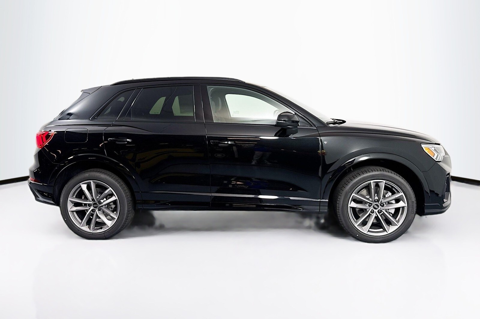 2025 Audi Q3 S line Premium 45 TFSI photo 4
