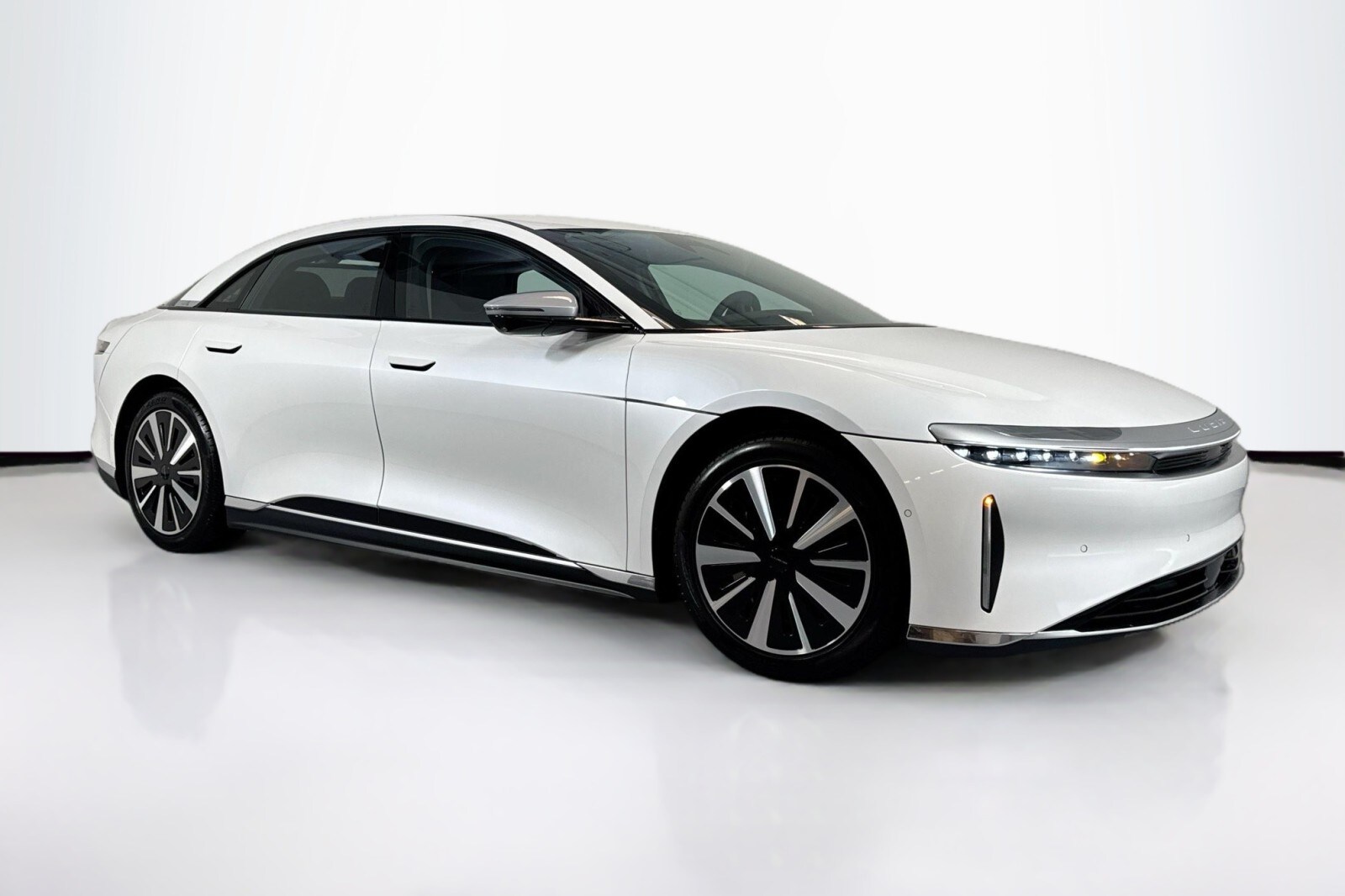 2025 Lucid Air Grand Touring photo 3