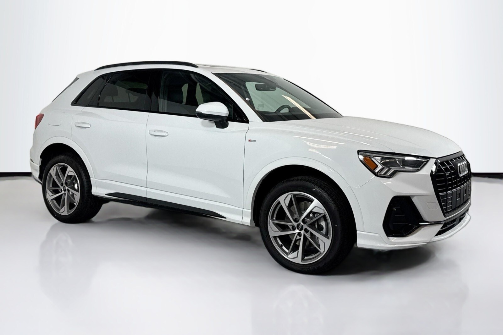 2025 Audi Q3 S line Premium 45 TFSI photo 2