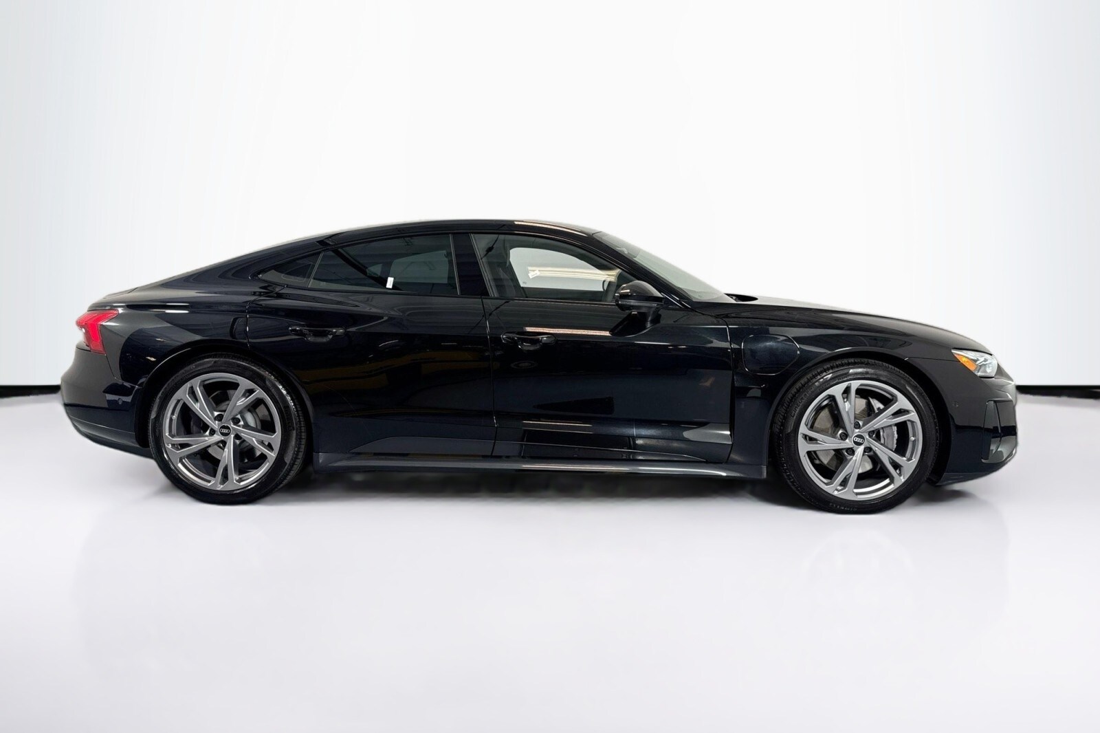 2022 Audi e-tron GT Prestige photo 4