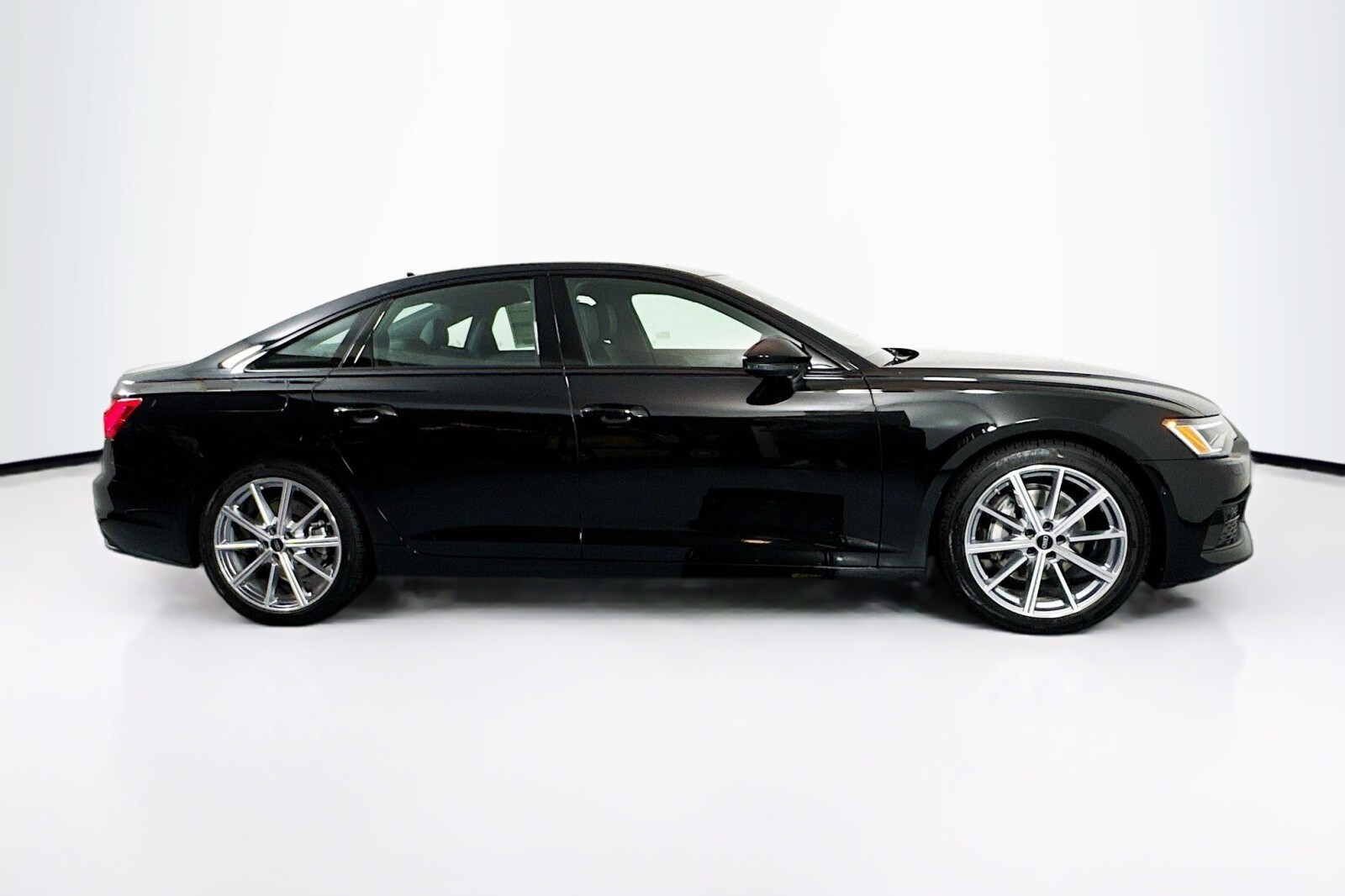 2025 Audi A6 Quattro Premium Plus photo 4