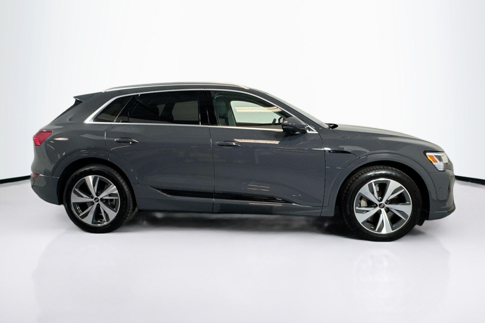 2024 Audi Q8 E-tron Premium Plus photo 2