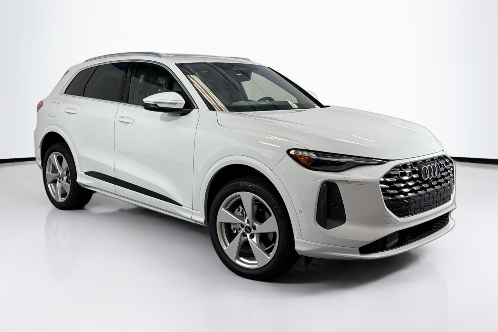 2025 Audi Q5 2.0T Premium Plus photo 2