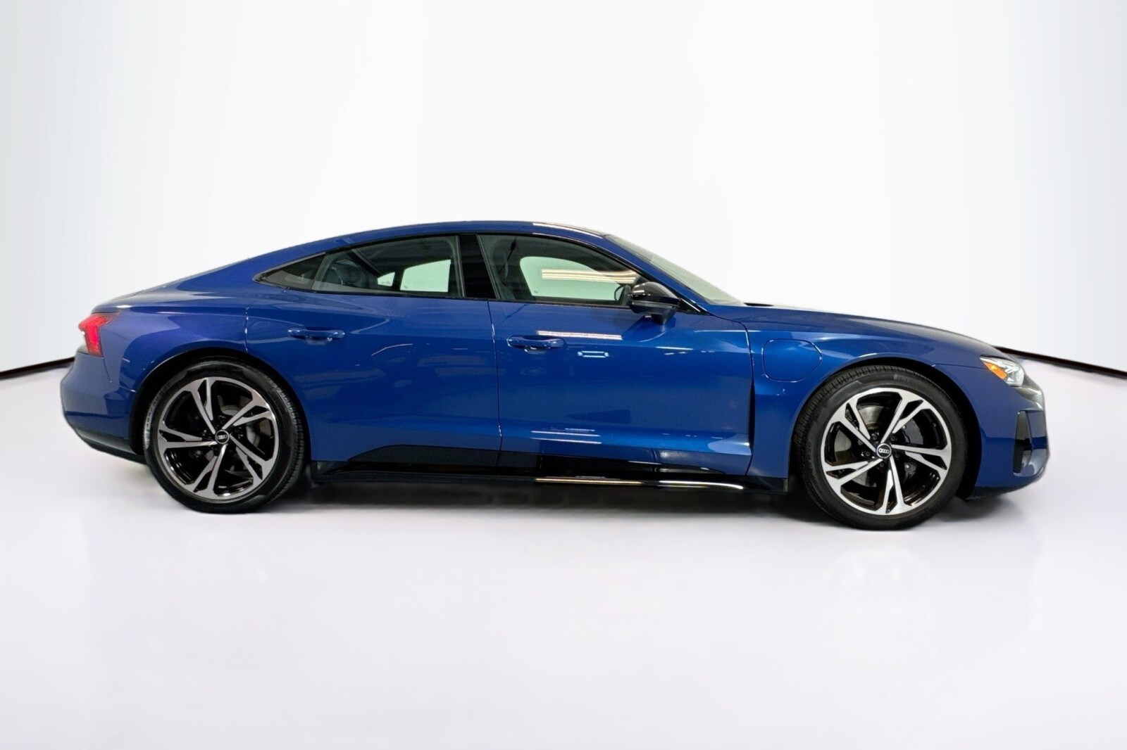2022 Audi e-tron GT Premium Plus photo 4