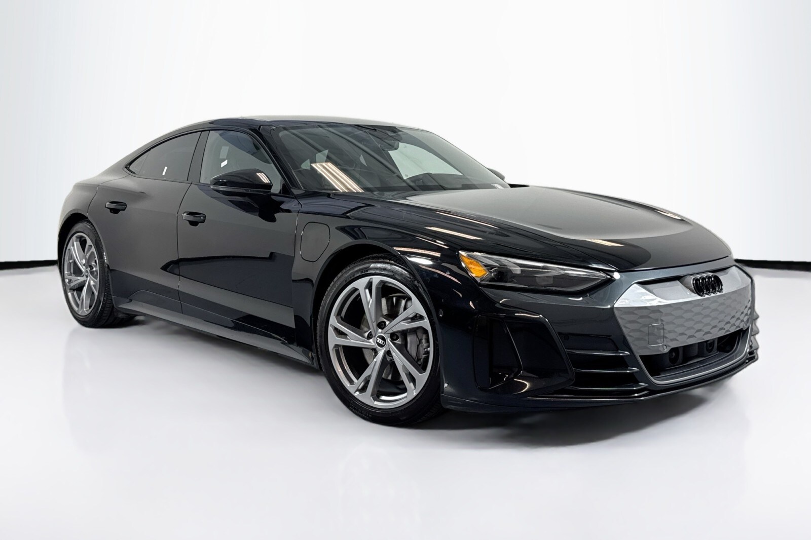 2022 Audi e-tron GT Prestige photo 3