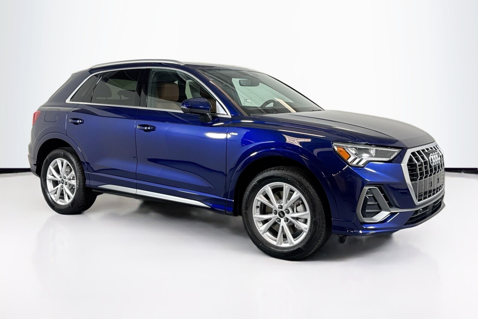 2025 Audi Q3 S line Premium Plus 45 TFSI photo 3