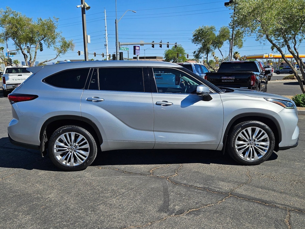 Used 2023 Toyota Highlander Platinum SUV