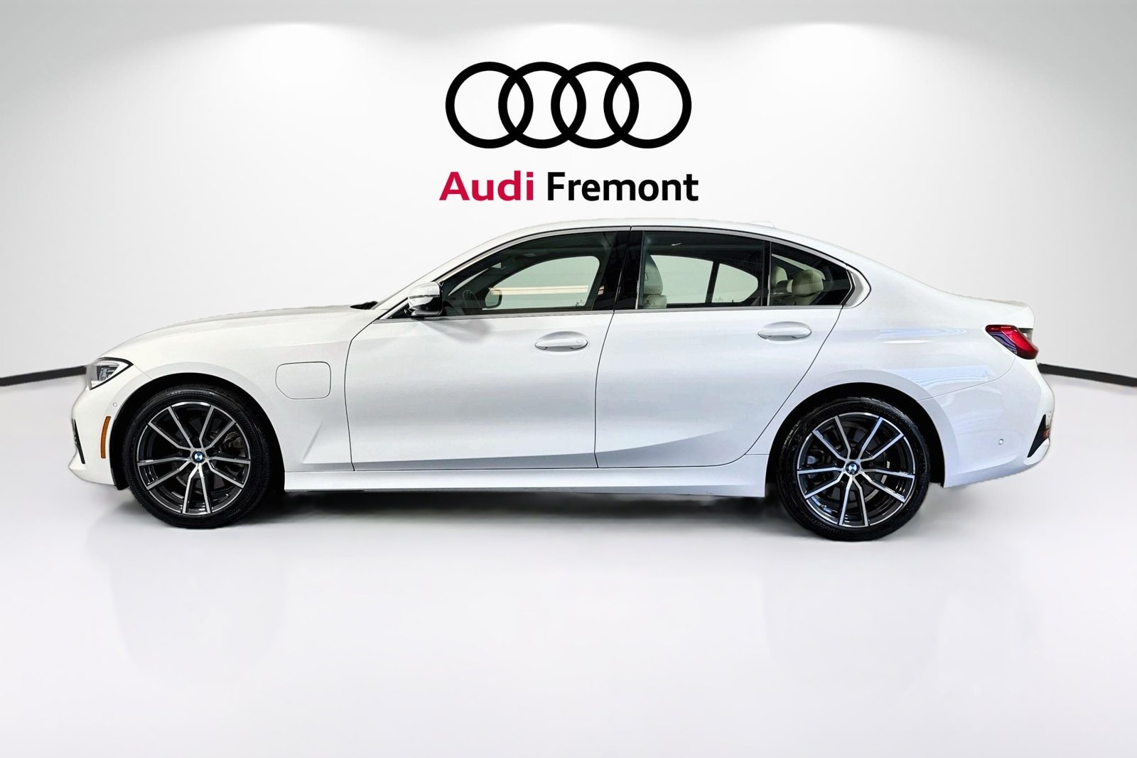  BMW 330e