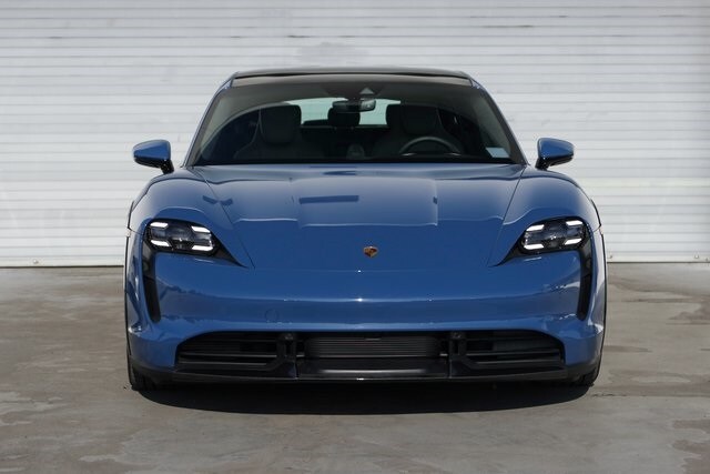 2024 Porsche Taycan Cross Turismo Turbo photo 2