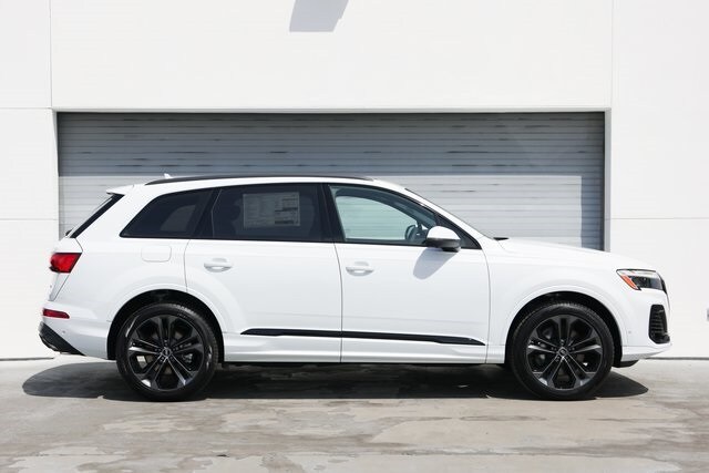 2025 Audi Q7 55 Premium Plus photo 4